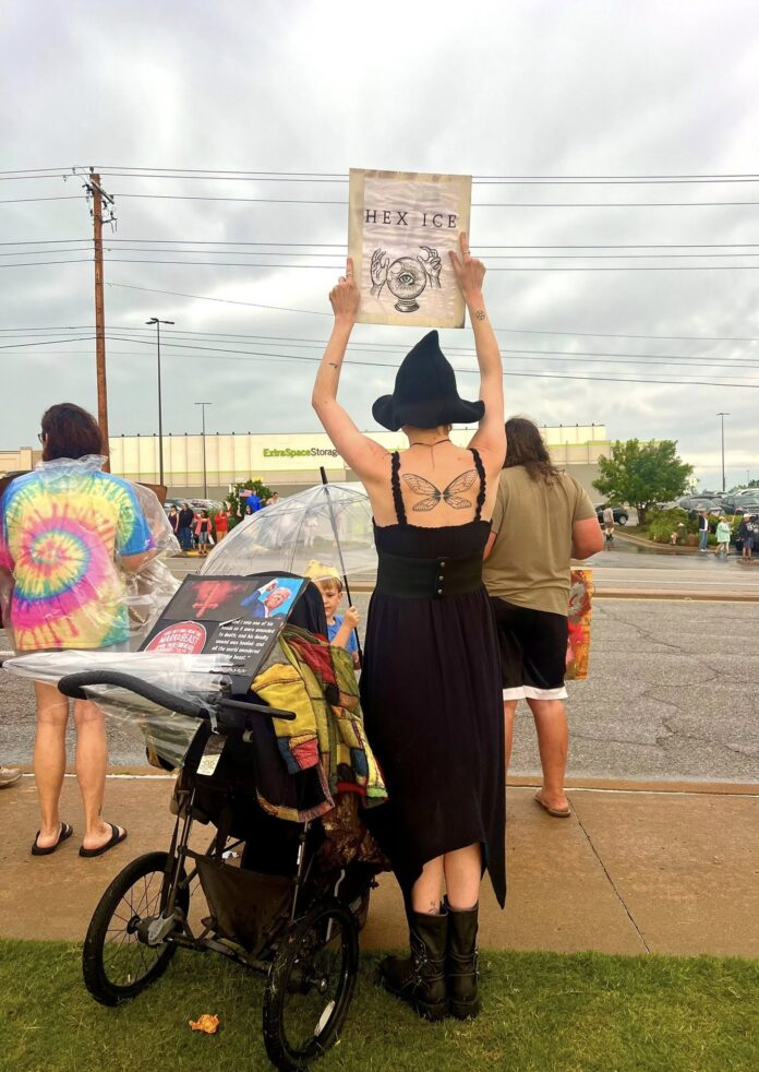 w1 Massive support in the No Kings protest in Tulsa.